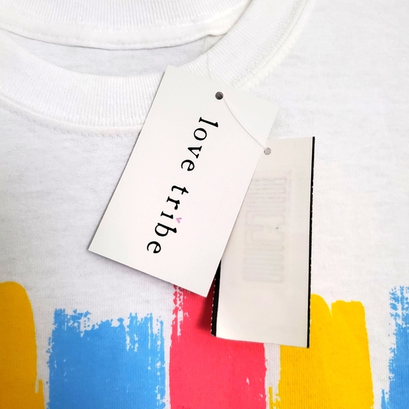 Friends Graphic T-shirt - Picture 6 of 10